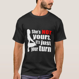 Camiseta Ella NO es tuya Es solo tu turno pastilla roja Mgt