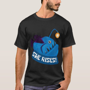 Camiseta Ella se levanta Pez Linterna