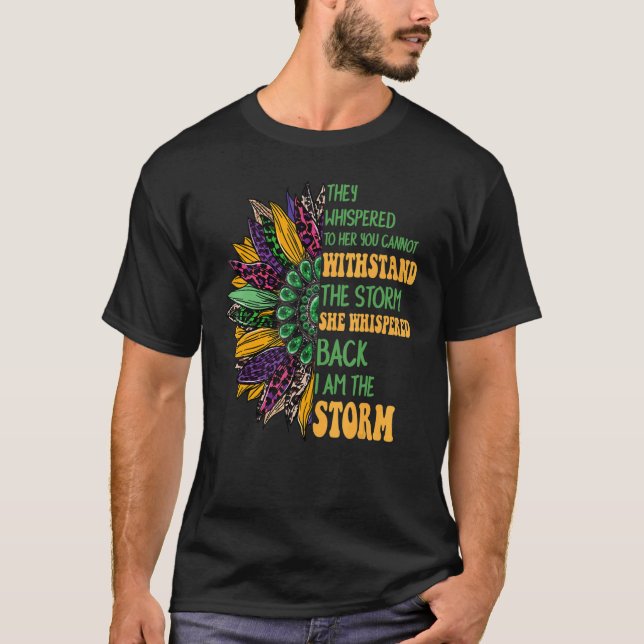 Camiseta Ella Susurró Que Yo Soy La Motivación De La Tormen (Anverso)