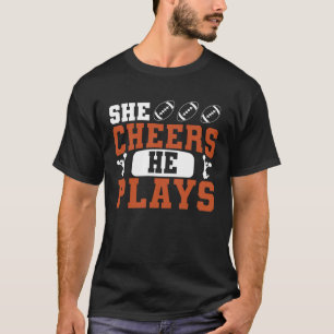 Camiseta ella vitorea que él juega divertido animador