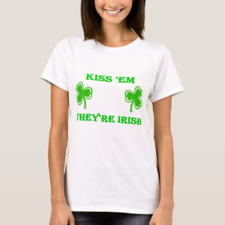 Camiseta Em del beso de DayDrinker son irlandeses