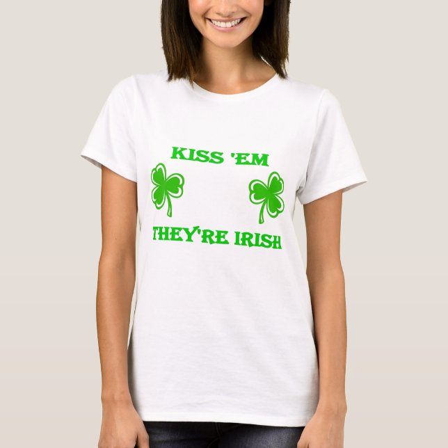 Camiseta Em del beso de DayDrinker son irlandeses (Anverso)