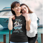 Camiseta Embarque el crucero de cumpleaños<br><div class="desc">Este diseño puede ser personalizado en el área proporcionada cambiando la foto y/o el texto. O puede personalizarse haciendo clic en Personalizar esta plantilla y, a continuación, eligiendo la opción de hacer clic en el personalizar y eliminando o cambiando el color del fondo, agregando texto, cambiando el color o estilo...</div>