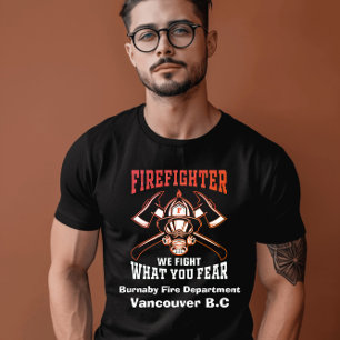 Camiseta Emblema de bomberos con hachas y casco