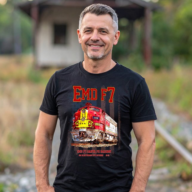 Camiseta EMD F7 Santa Fe Warbonnet with American Flag. (EMD F7 Santa Fe Warbonnet Diesel Locomotive. Mens Basic T-Shirt)