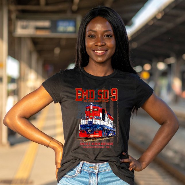 Camiseta EMD SD-9 Locomotive USA 250th Anniversary Livery (EMD SD9 USA 250th Anniversary Heritage Locomotive. Womens Basic T-Shirt)