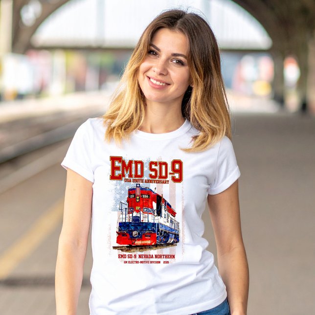Camiseta EMD SD-9 Locomotive USA 250th Anniversary Livery (EMD SD9 USA 250th Anniversary Heritage Locomotive. Womens Basic T-Shirt)