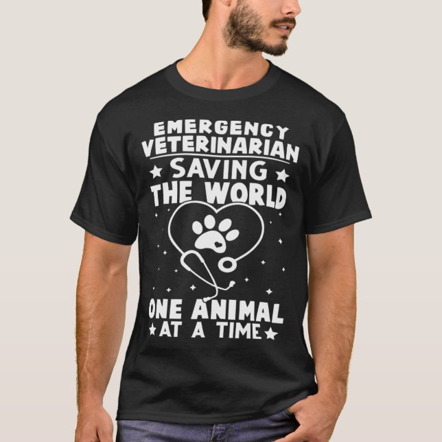 Camiseta Emergency Veterinarian Saving The World Animal At  (Anverso)