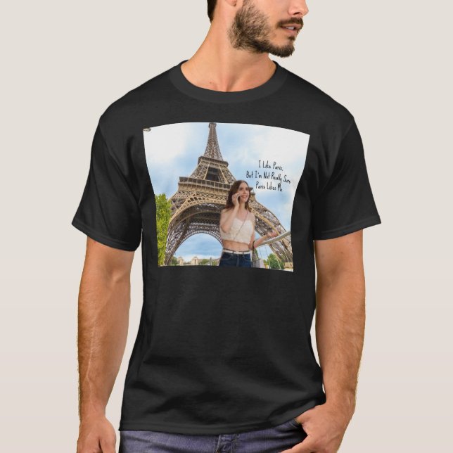 Camiseta Emily en París, Emily en París, le gusta usar póte (Anverso)