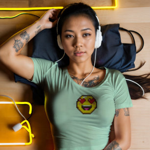 Camiseta Emoji de ojos cardiacos retro de 8 bits