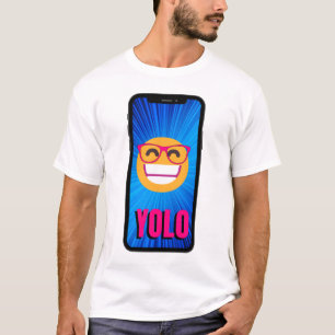 CAMISETA EMOJI DE YOLO CON OJEGLASES FELIZ EN UN TELÉFONO C