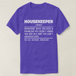 Camiseta Empleado de limpieza de casa divertida Noun Funny<br><div class="desc">Funny Housekeeper Dice Que "Alguien Que Resuelve un problema que no sabías que tenías de una manera que no puedes entender". Agarra este diseño de Funny Housekeeper como regalos graciosos para una mamá,  papá o amigo formidable.</div>
