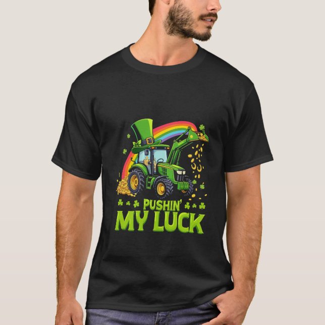 Camiseta Empujando mi graciosa excavadora St Patrick's Day (Anverso)