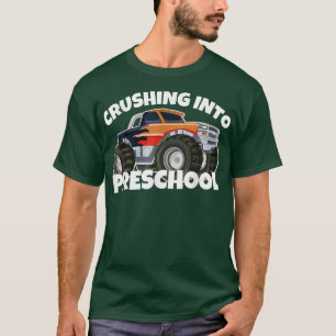 Camiseta Empujándose en un camión de monstruos preescolares