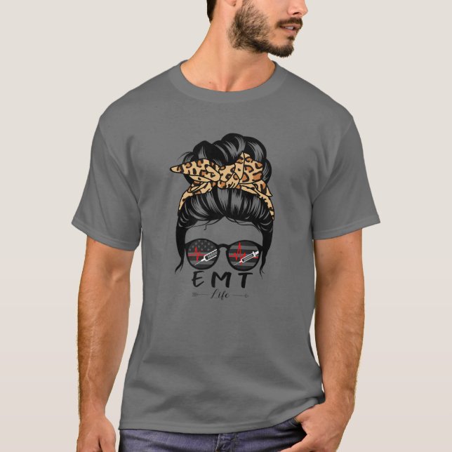 Camiseta EMT Messy Bun Hair divertida enfermera leopardo (Anverso)