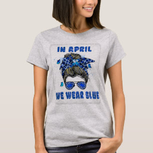 Camiseta En Abril Usamos El Azul Desordenado Bun Enfermero 