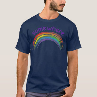 Camiseta en algún lugar sobre el arco iris