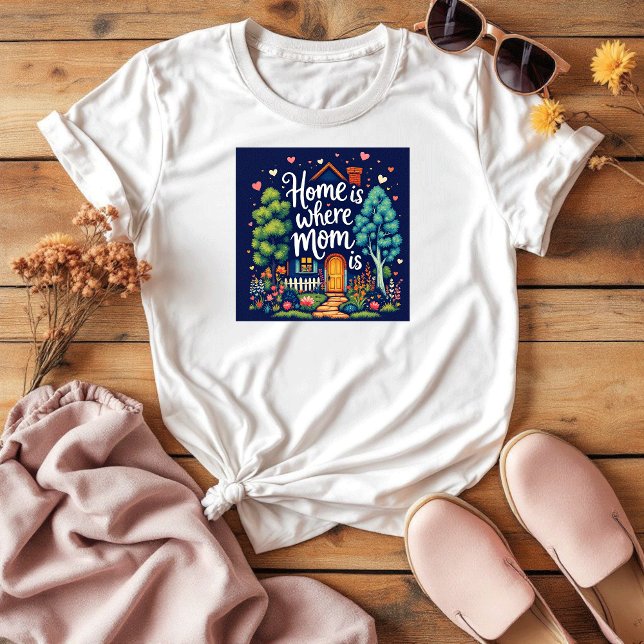 Camiseta En Casa Es Donde Mamá Está | Amor familiar acogedo (Subido por el creador)