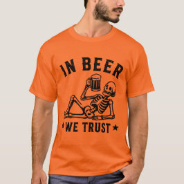 Camiseta En cerveza confiamos esqueleto bebiendo cerveza Be