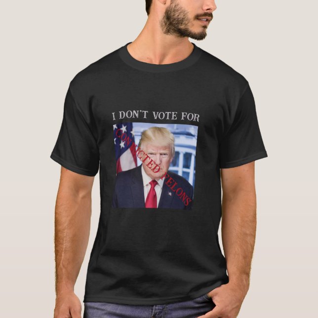 Camiseta En contra de Trump no voto por los delincuentes co (Anverso)