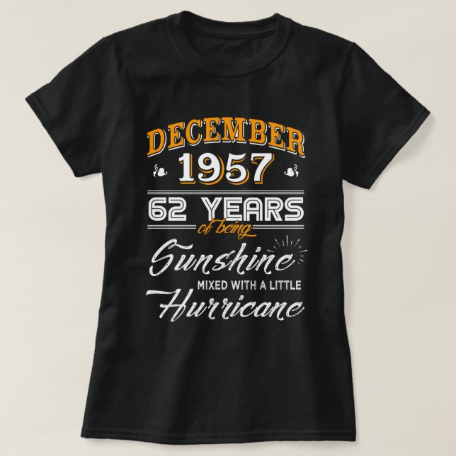 Camiseta En diciembre de 1957 62.os regalos del aniversario (Diseño del anverso)