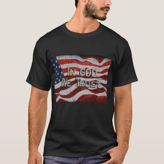 Camiseta En Dios confiamos en la bandera norteamericana de  (Anverso)