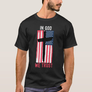 Camiseta En Dios confiamos en la bandera norteamericana Est
