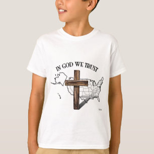 Camiseta En Dios confiamos en la cruz escarpada y el contor
