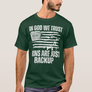 Camiseta En Dios confiamos en que las armas sean sólo un re