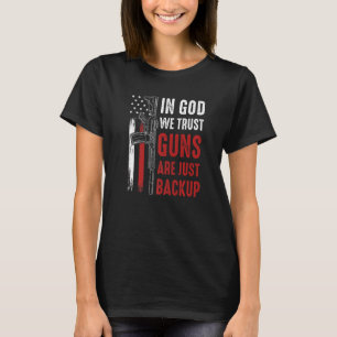 Camiseta En Dios confiamos en que las armas son sólo un res