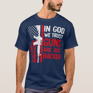Camiseta En Dios confiamos en que las armas son sólo un res