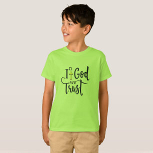 Camiseta En Dios confiamos - Un símbolo de fe