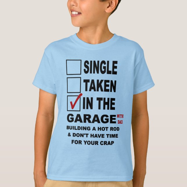 CAMISETA EN EL GARAJE (CON EL PAPÁ) QUE CONSTRUYE UN COCHE (Anverso)