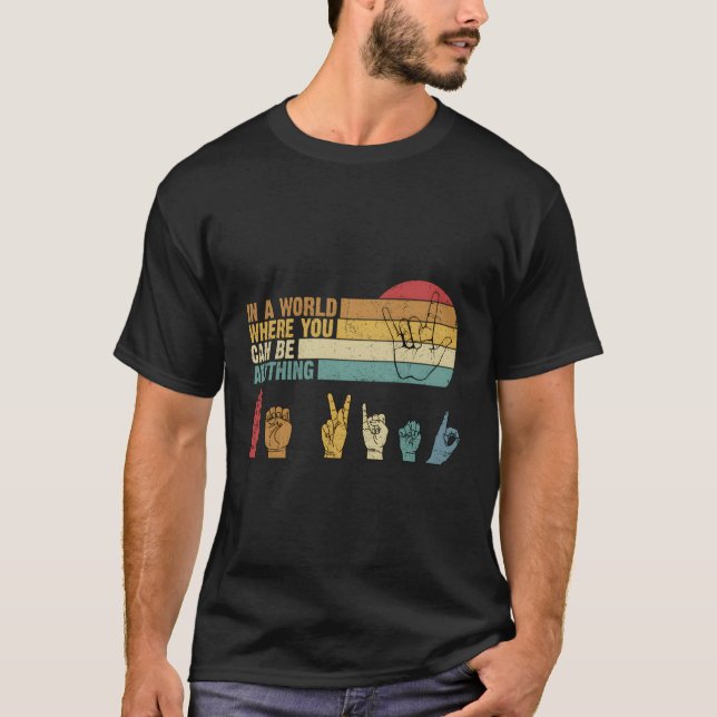 Camiseta En El Mundo Donde Puedes Ser Algo Amable (Anverso)