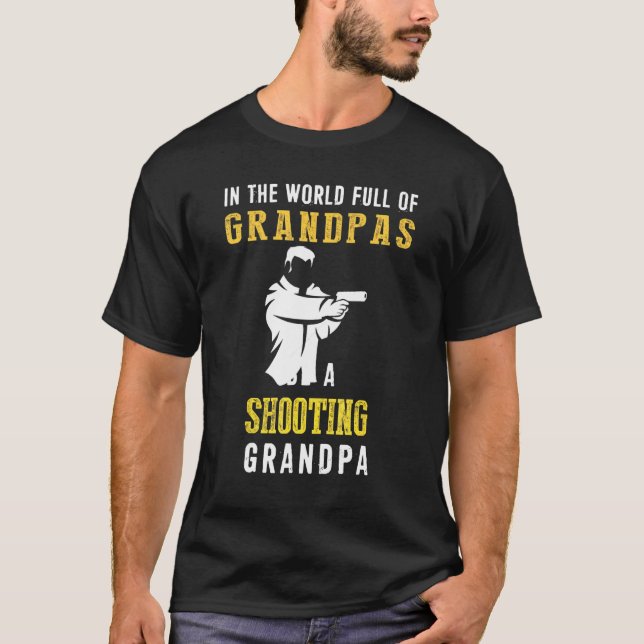 Camiseta En El Mundo Lleno De Abuelitos Sea Un Abuelo Que D (Anverso)