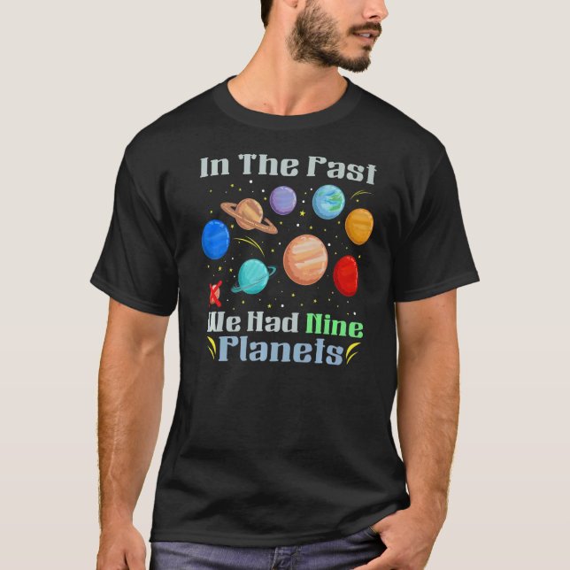 Camiseta En El Pasado Teníamos Nueve Planetas Astronau Astr (Anverso)