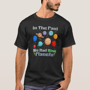 Camiseta En El Pasado Teníamos Nueve Planetas Astronau Astr