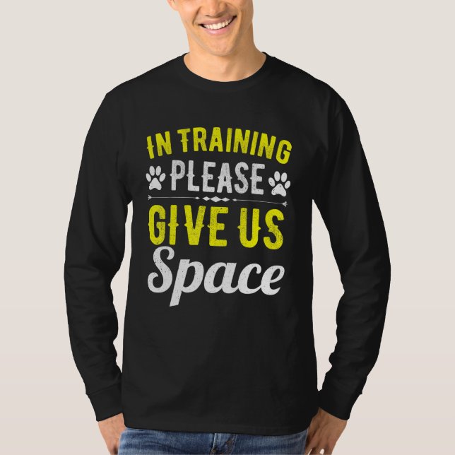 Camiseta En Entrenamiento Por Favor Danos Espacio Para El P (Anverso)