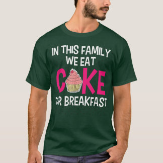 Camiseta En Esta Familia Comemos Pasteles Para Desayuno Gra