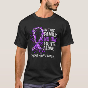 Camiseta En esta familia nadie lucha por apoyar solo al lup
