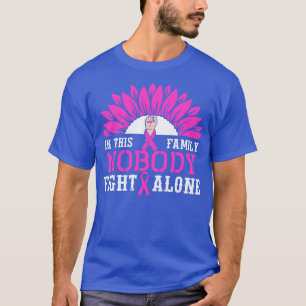 Camiseta En Esta Familia Nadie Lucha Sola Cinta Rosa