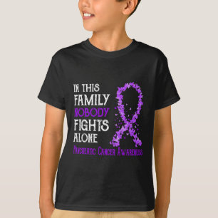 Camiseta En Esta Familia Nadie Lucha Solo Contra El Cáncer 