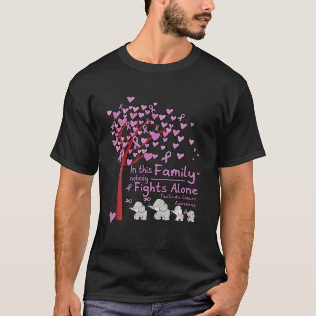 Camiseta En esta familia nadie lucha solo contra el cáncer  (Anverso)