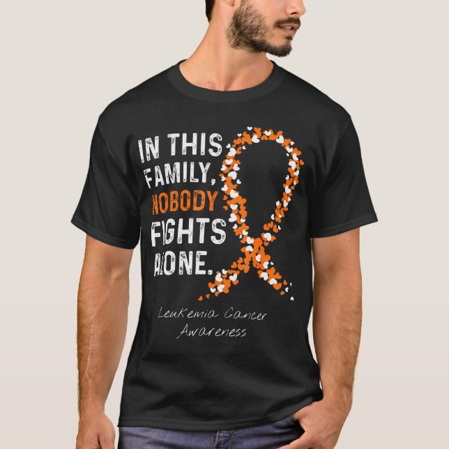 Camiseta En esta familia nadie lucha solo contra el cáncer  (Anverso)