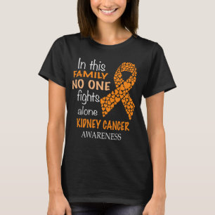 Camiseta en esta familia nadie lucha solo contra el cáncer 