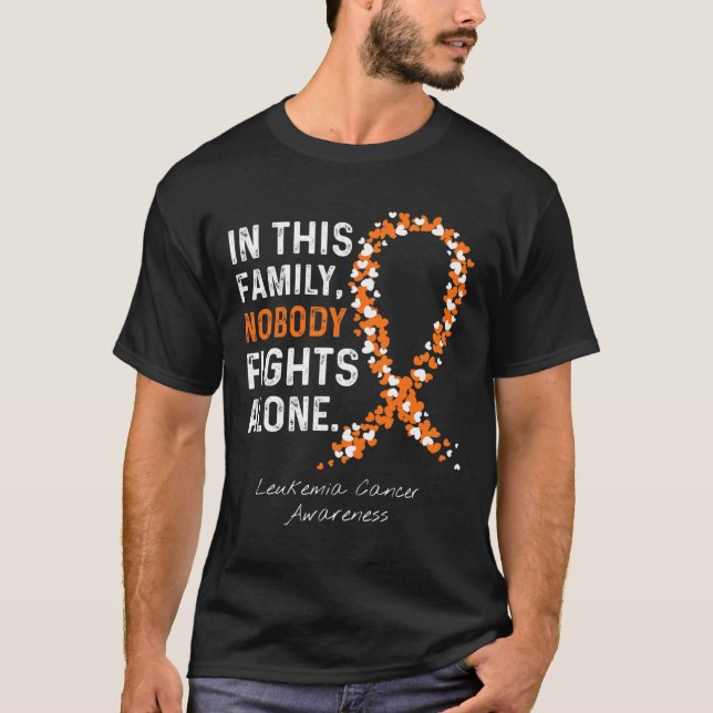 Camiseta En esta familia nadie lucha solo contra el cáncer  (Anverso)