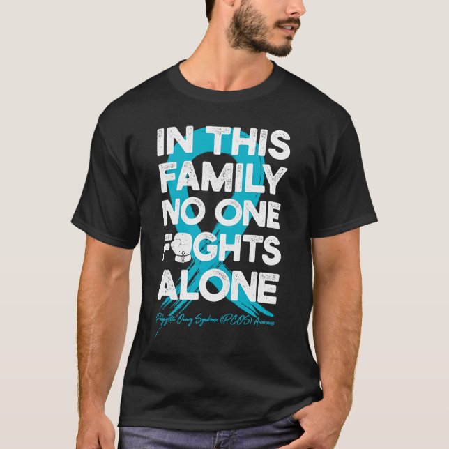 Camiseta En Esta Familia Nadie Lucha Solo Por El Ovario Pol (Anverso)