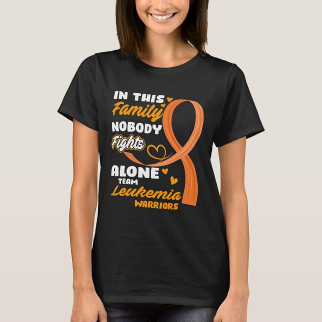 Camiseta En Esta Familia Nadie Lucha Solo Por La Leucemia D (Anverso)