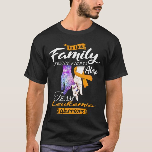 Camiseta En Esta Familia Nadie Lucha Solo Por La Leucemia D (Anverso)