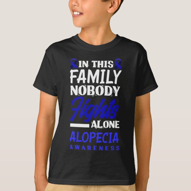Camiseta En Esta Familia Nadie Pelea Sola Alopecia Awaren (Anverso)